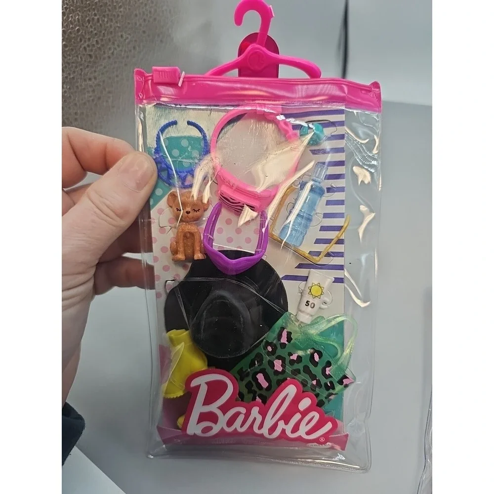 Mattel 2020 Ken‎ Hawaiian Fashion Pack- shirt, pants, shades & Beach Accessories